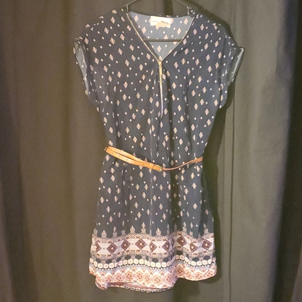 Size Medium Wishful Park Short Sleeve Dress
